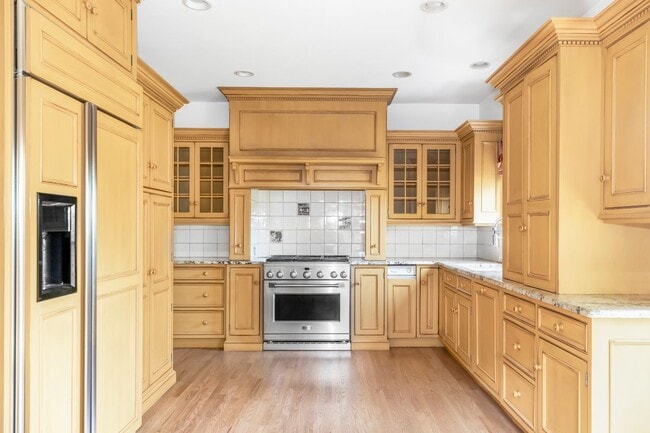 Photo - 290 Adams St