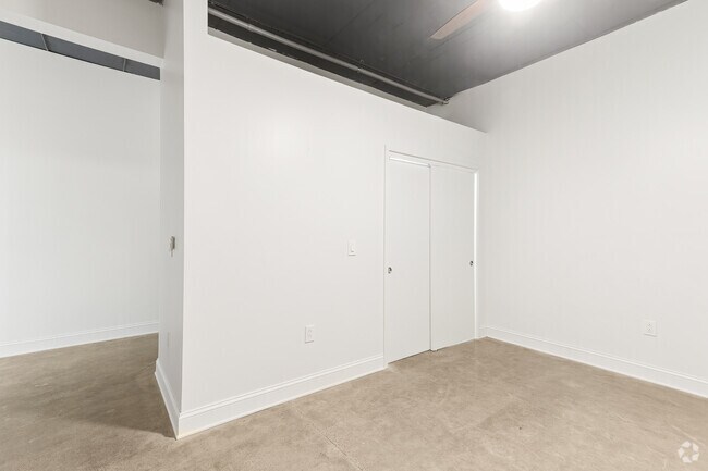 1BR, 1BA - 860SF - Bedroom