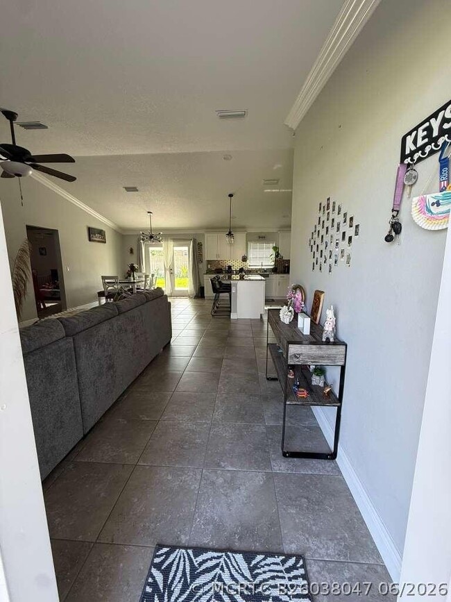 Photo - 349 NW Hibiscus St