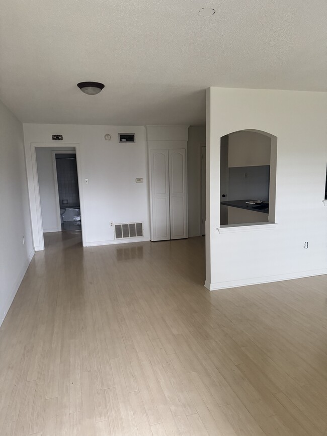 Photo - 4600 Parliament Dr Unit 201