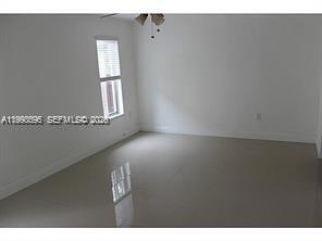 500 NW 43rd Ct Unidad back