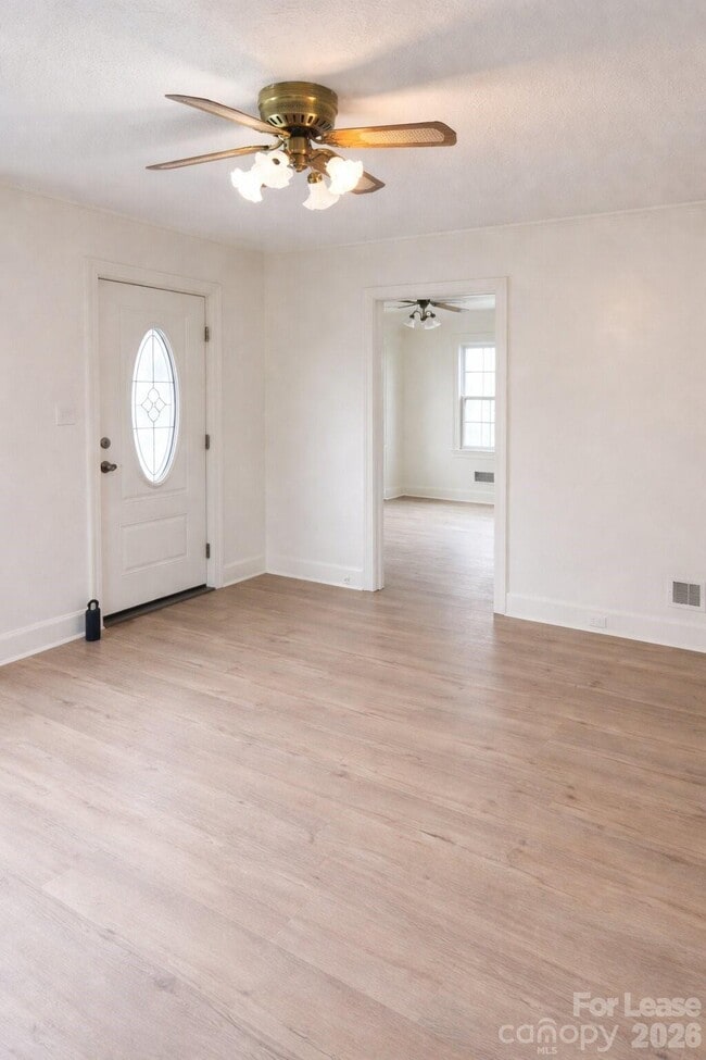 Photo - 926 S York St