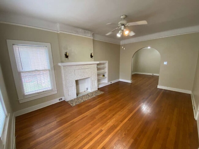 Photo - 247 E Lullwood Ave Unit Front