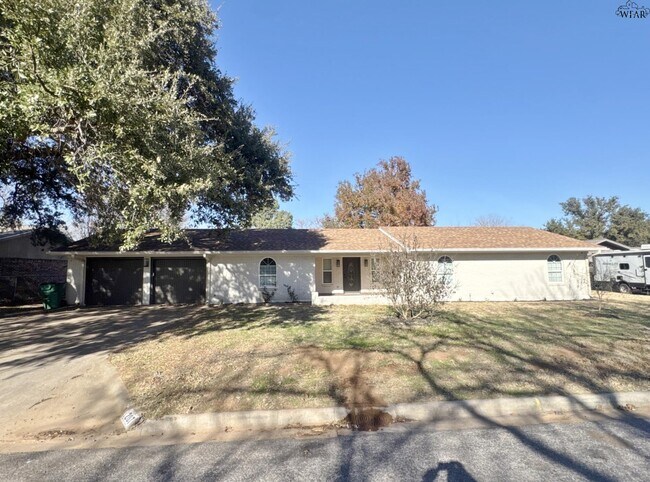 Building Photo - 1207 Danberry St