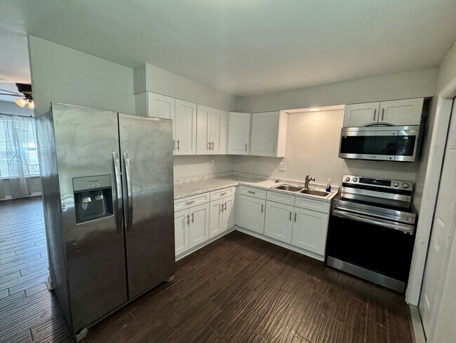 707 Rainer Rd Unit 4