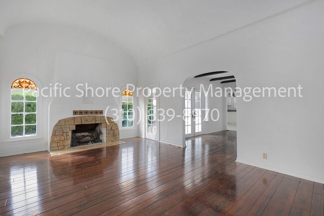 1107 Superba Ave