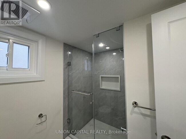 Photo - 5 Whistling Hills Dr