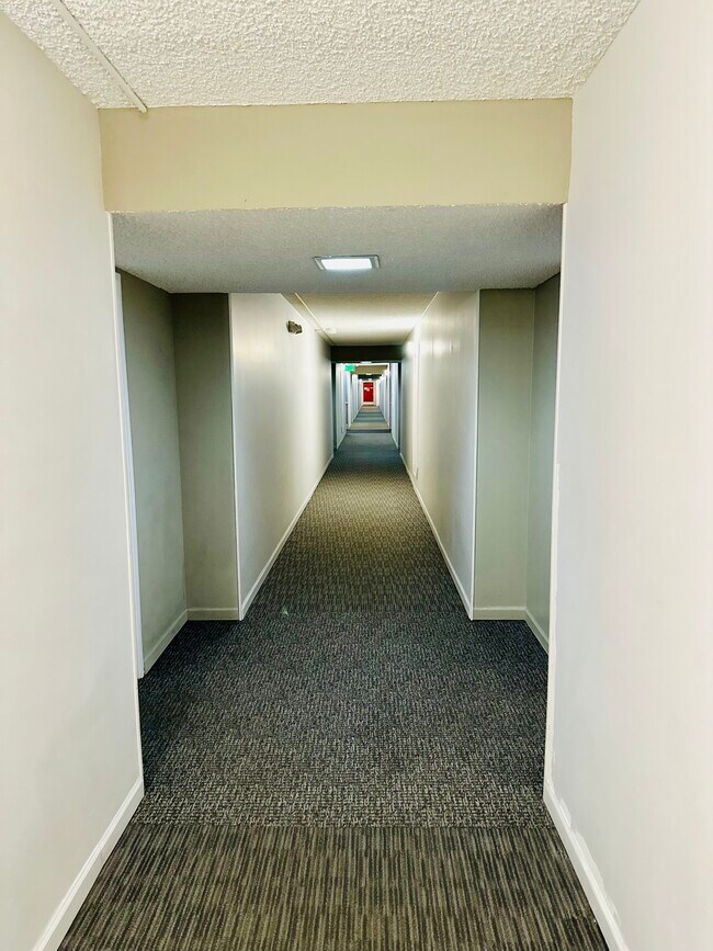 Photo - 3460 S Poplar St Unidad 102