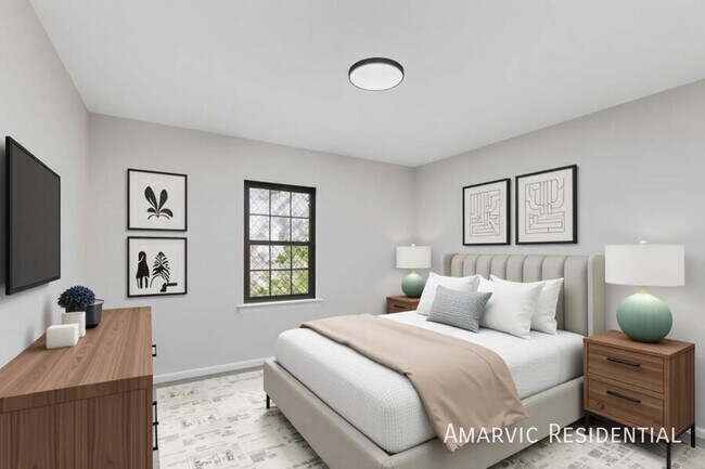 Photo - 2048 Godwin Ln