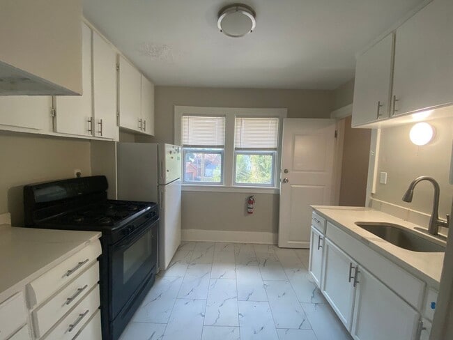 Photo - 17815 McIntyre St Unit Upper