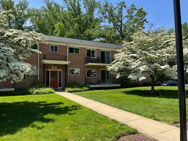 Building front - 10649 Weymouth St Condo Unit 201