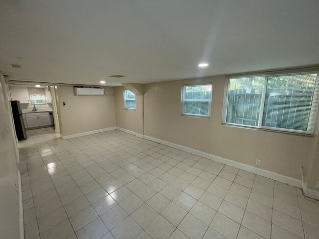 Photo - 125 Palm Pl Unit A