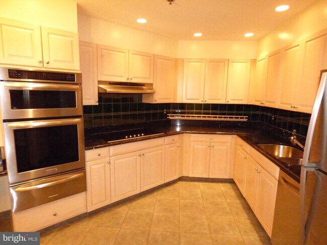 Photo - 1401 N Oak St Unit G-4