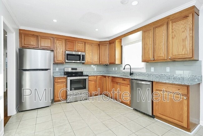 Photo - 9916 Windrift Rd