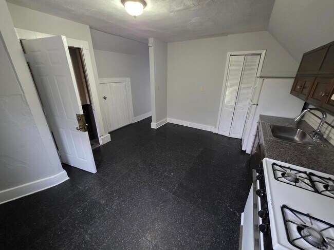 Photo - 186 Farren Ave Unidad 3