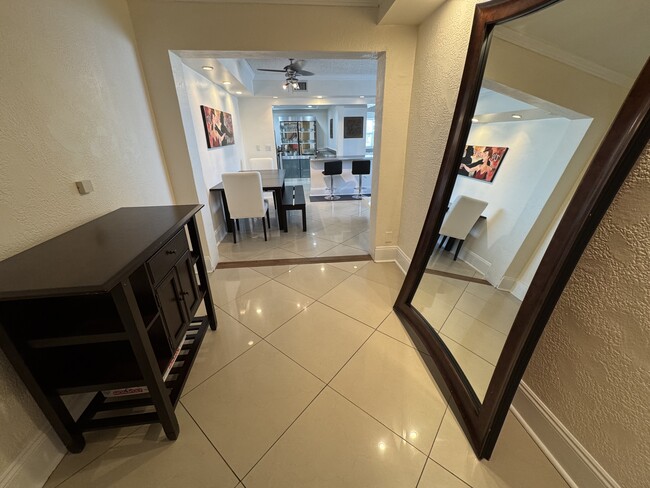 Front entry - 112 S Federal Hwy Unit Trendy 2-1 Walk to Beach