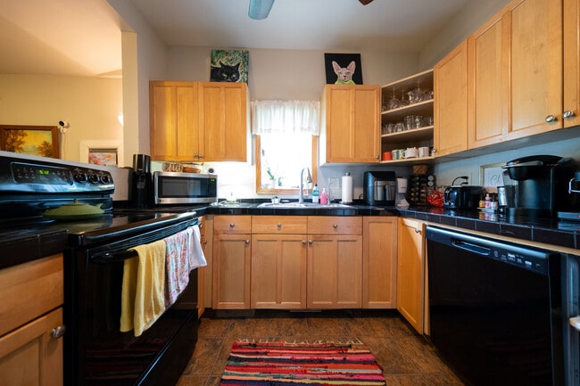 Photo - 718 19th Ave NE