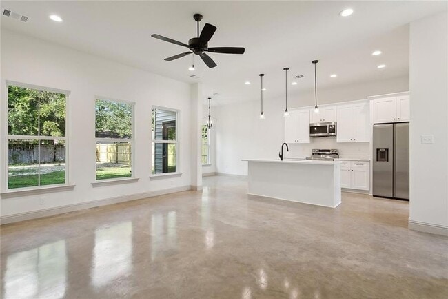 Photo - 2120 Robin St