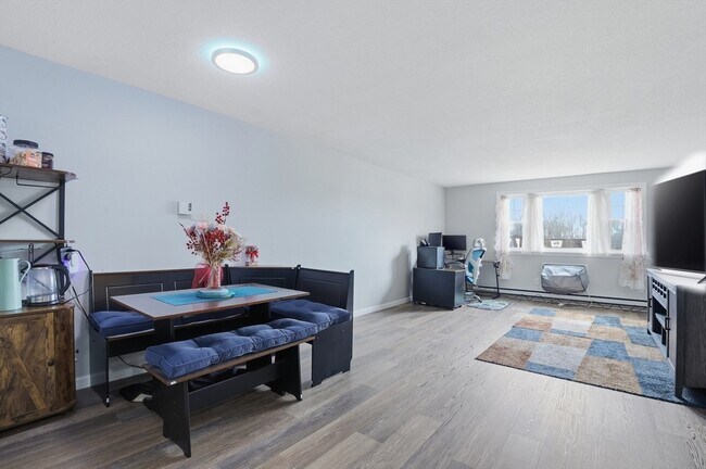 Photo - 180 Main St Unit B34