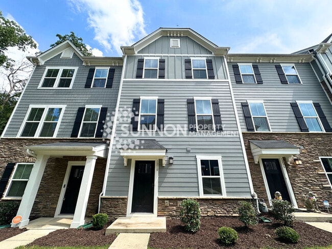 Photo - 3 Bedroom Townhome in Mountain Island