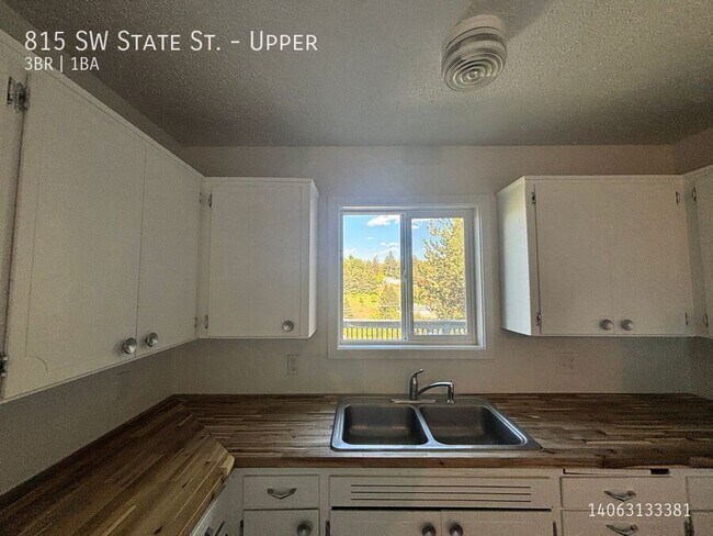 815 SW State St Unidad Upper