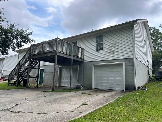 Photo - 635 Blackstone Dr