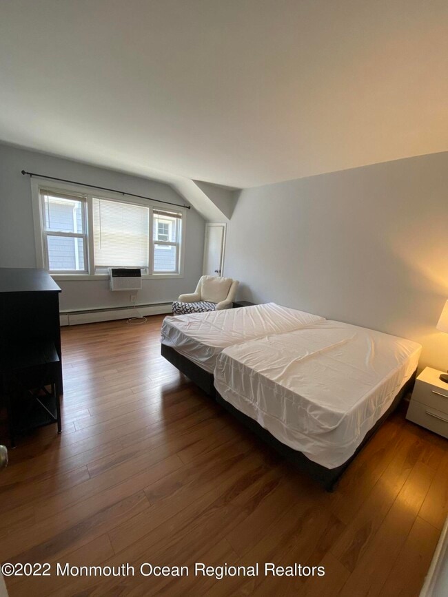 9 Howland Ave