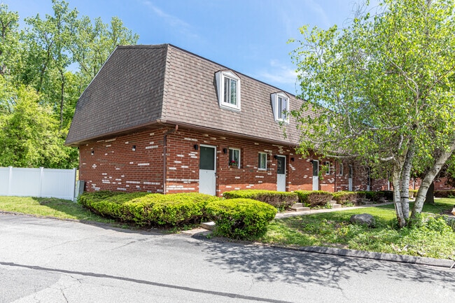 Westwood Court - Westwood Court Townhouses