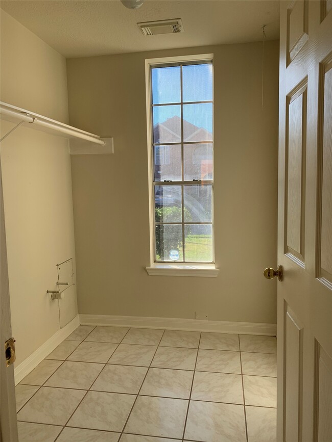 Building Photo - 12203 Meadow Ln Ct
