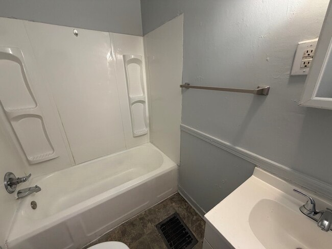 Photo - 1221 Williams-E