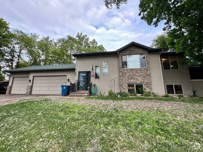 Building Photo - Walk To The Lake! **Rent Special** Rental