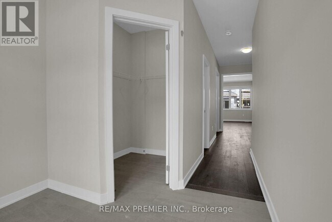 Photo - 28 Downriver Dr