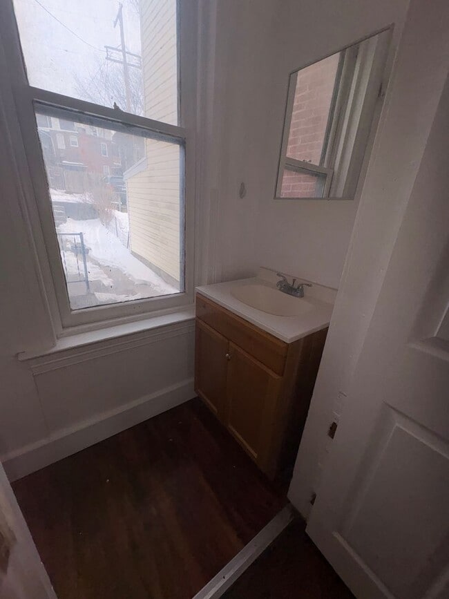 Photo - Available Now! Large North York Near Farquar Park