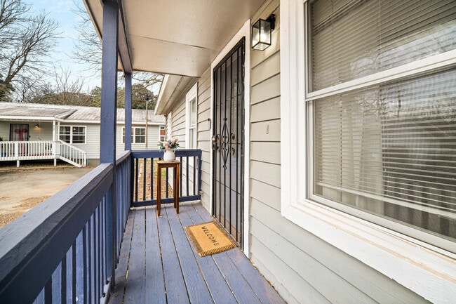 Photo - 866 United Ave SE