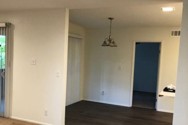 Photo - Amberwood Apartments