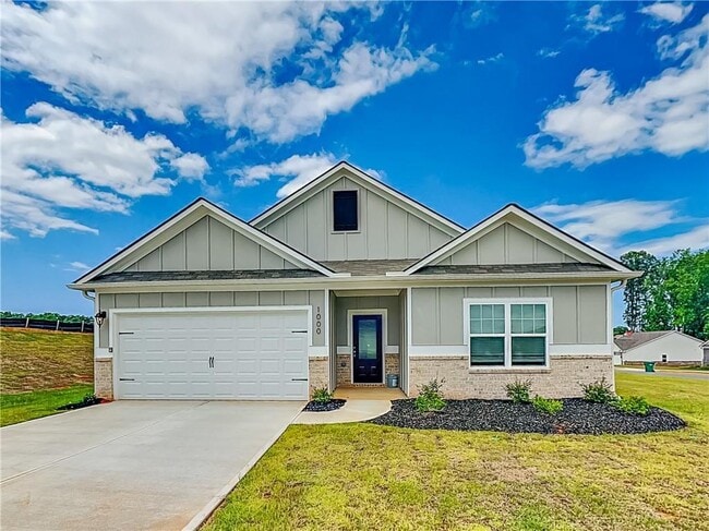 Photo - 1000 Claas Wy House