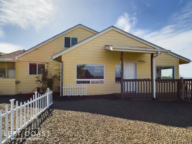 Photo - 1033 NW Inlet Ave