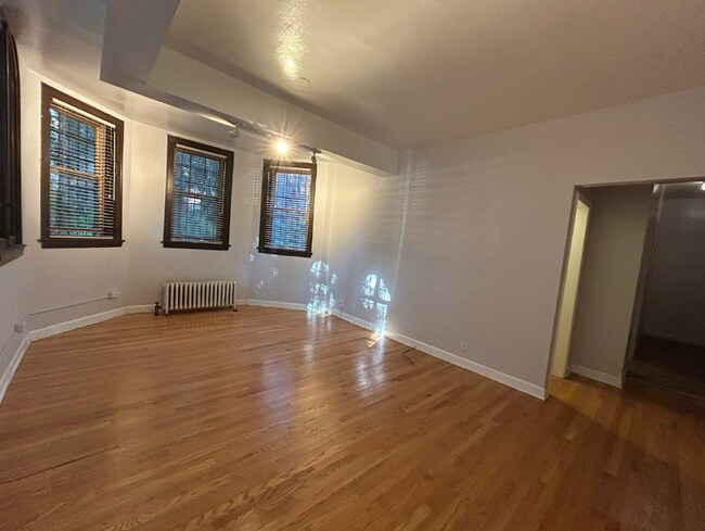 Photo - 4527 N Wolcott Ave Unidad BA