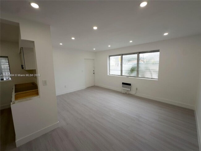 Photo - 1936 Normandy Dr Unit 2