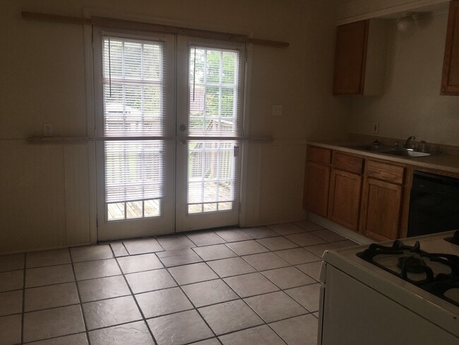 Photo - 3bd 1 ba home that is move-in ready!