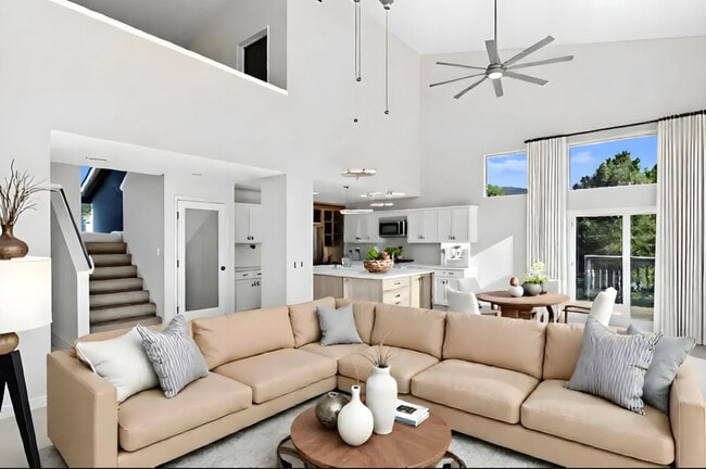 Building Photo - 298 S Staci Ct