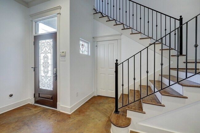 Photo - 919 W 23rd St