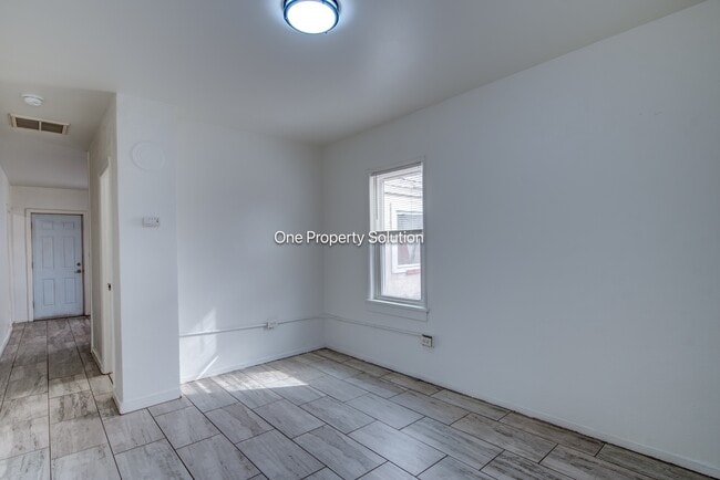 Photo - 2453 Prospect St