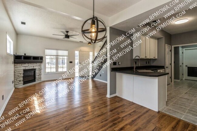 Photo - FOUNTAIN POINTE TOWNHOME!! 2 Bed, 2.5 Bath...