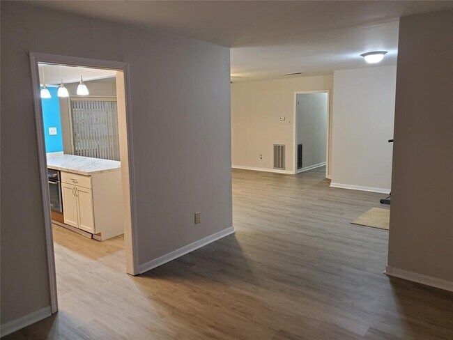 Photo - 3206 Randall St