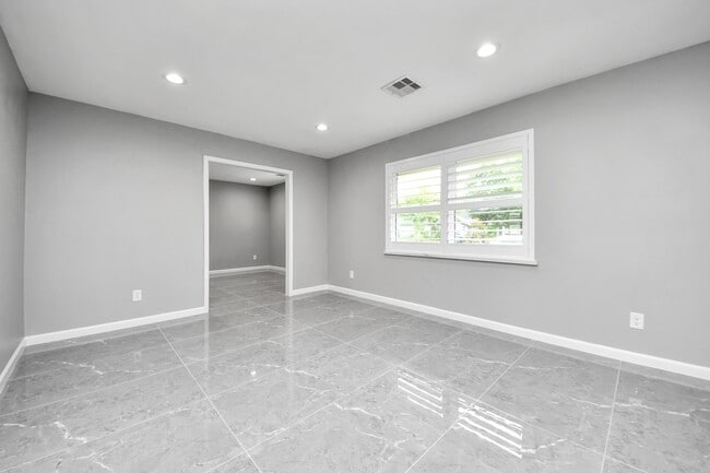 Building Photo - 8007 Rowan Ln