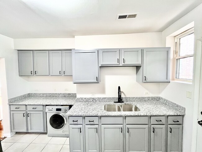 Photo - 3918 W Augusta Blvd Unit 1