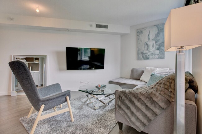 Building Photo - 30 Smithe St Unit ID1345533P