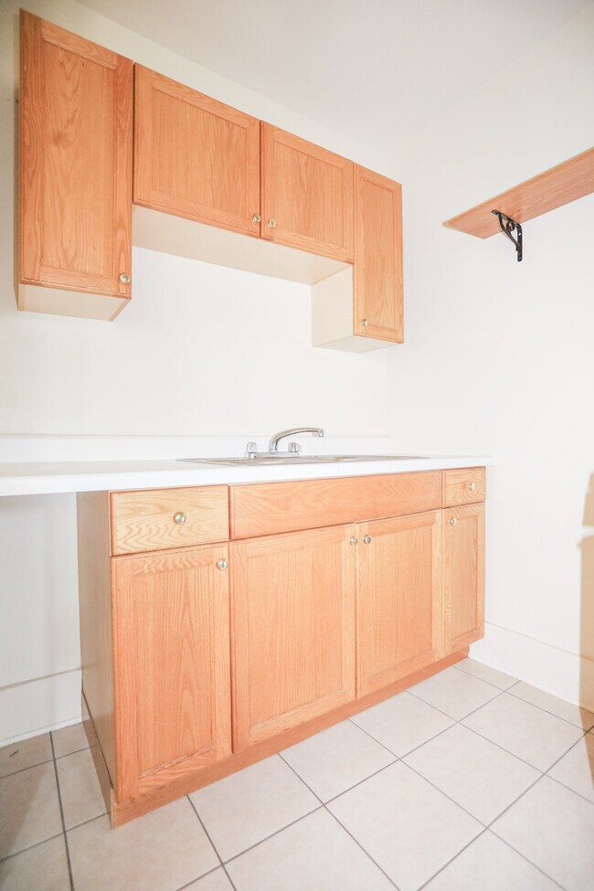 Photo - 1111 W Roscoe St Unit #27