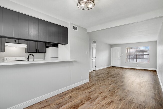 Photo - Spanish Villa Apartments
